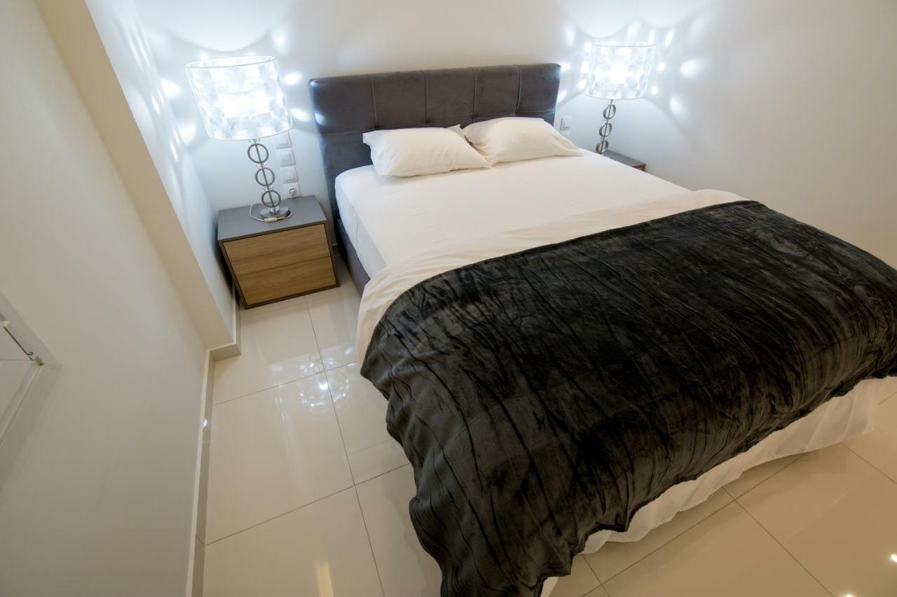 White Lux Apartment For 2 Vipgreece Athena Bagian luar foto