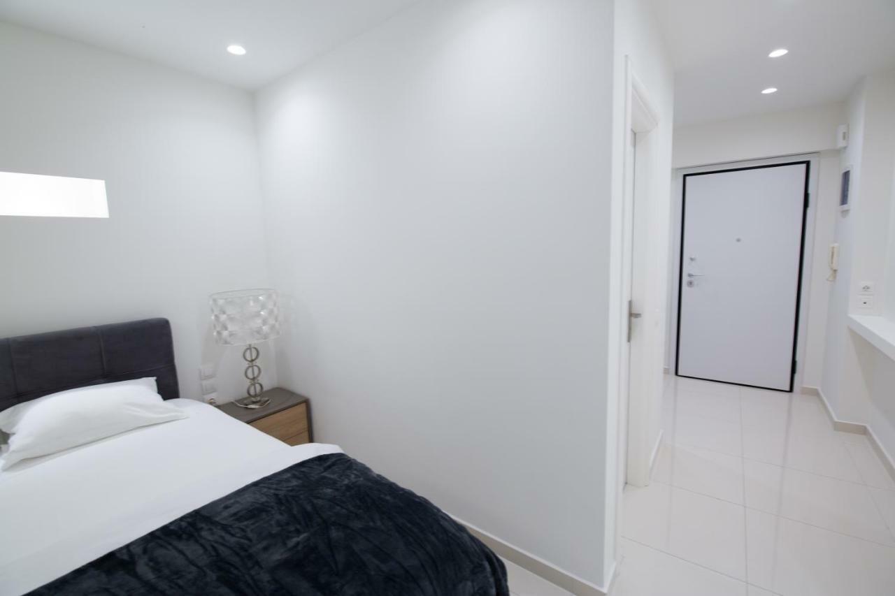 White Lux Apartment For 2 Vipgreece Athena Bagian luar foto